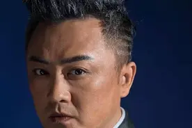 还记得《还珠格格》里的小凳子吗？他太太比他小二十岁图片