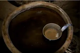 河南男子花7年时间为家人挖水井，30年后竟因水井而出名，啥情况图片