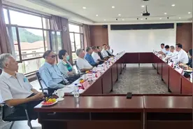 省级老干部到长春市考察经济社会发展：发挥好长春引领辐射带动作用 汇聚加快吉林全面振兴磅礴力量图片