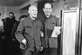 叶圣陶有多牛？课本“语文”两字出自他手，凭一幅书法抱得美人归图片