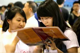 湖南这所大学招生遇冷，缺额高达583人，看到学费后考生避而远之图片
