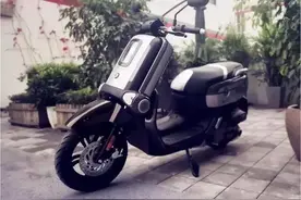 通勤踏板“新星”，雅马哈125CC油耗2.2L，前碟后鼓，6980元图片