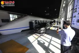 乌鲁木齐首个机动车一站式查验登记通道启用图片