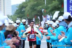 古今丝路情 相聚在海陵“跑遍中国•幸福广东”线上马拉松启动仪式 2020阳江海陵岛马拉松赛开跑图片