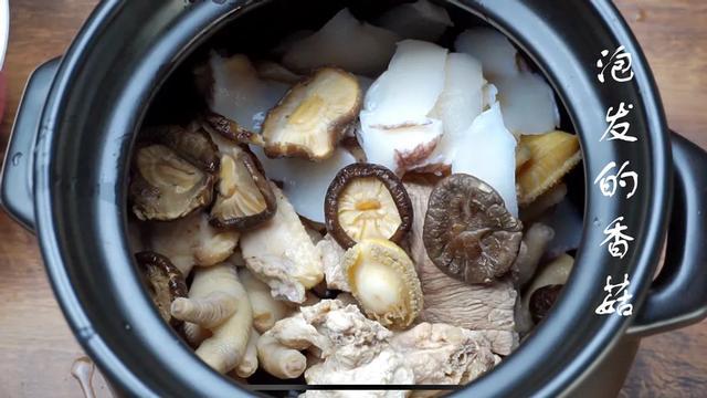 鸡脚煲花胶瑶柱怎么做 2026年鸡脚煲花胶瑶柱怎么做的