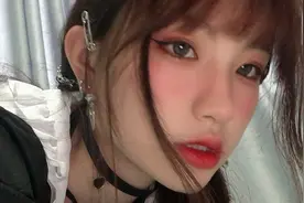 小说：你爸爸是做什么的，你咋这么有钱啊？图片