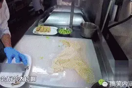 每天笑不停：小S开车让谢霆锋崩溃，小S不亏是开车届的祖师爷图片