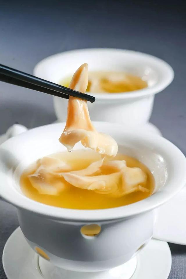 花胶响螺片猪肚煲鸡汤 2026年花胶响螺猪骨汤的功效