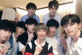 “郭敬明上楼了”，其实时代少年团和郭导的缘分冥冥之中早有缘分图片