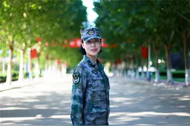 一名“藏三代”女孩的从军故事图片