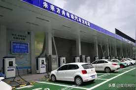 高温暴晒充电安全吗？边充电可以边开空调吗？夏季电车使用全攻略图片