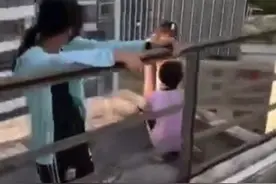 真实版《隐秘的角落》，被怂恿爬楼的背后我们拿什么保护孩子？图片