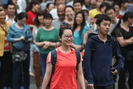 高考工厂遭遇滑铁卢，1万考生里只有1人考上清华，毛坦厂咋了？图片