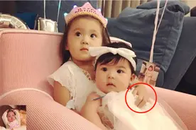 有种“姐妹情”叫贾静雯的女儿，波妞永远被咘咘小手护着，太暖了图片