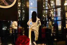赵丽颖再次为《有翡》宣传？晒背影照隔空呼应周翡，身材令人羡慕图片