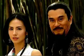 千叶真一火化，小28岁前妻手捧灵位哀伤送别，次子抱骨灰回家拜祭图片