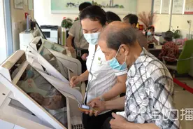 苏州市首批尊老卡今天开始发放，您有领到吗？图片