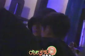 何炅谢娜酒吧聚会，何老师热聊情绪激动，谢娜认真倾听神情凝重图片