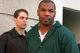 泰森仍坚持去探望终身监禁的童年朋友：我成了拳王，他们成了杀手图片