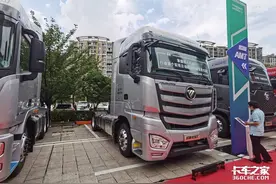 4X2驱动配580马力，欧曼专为快递运输打造，竟然用315/60的轮胎图片