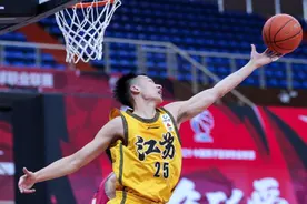 郑祺龙频送暴扣就致敬父辈了？来看看当年郑武胡卫东有多恐怖图片
