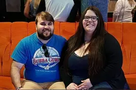 美国350斤妹子咬牙减去一半体重，还帮男友减掉90斤图片