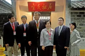 孔德基，是宋氏三姐妹唯一的孙辈后人，母亲是好莱坞女明星图片