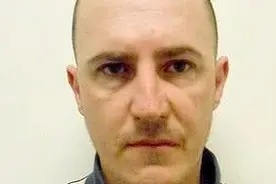 澳洲男子青旅“伏击”情敌获判无期徒刑，庭上大喊不公称法庭腐败图片