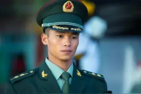 他的身高特别矮，曾经两次出演过战狼，却是一位真正的特种兵图片