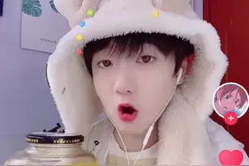 风小逸，一个吃糖精长大的“男孩纸”网友：“当男人委屈你了？”图片