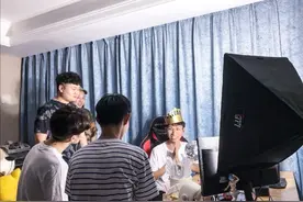 梦泪生日AG全员送祝福，粉丝却被礼物吸引，这个蛋糕有心了图片