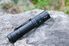 迈极炫MOD20B便携式手电：1000流明，射程350米图片
