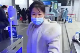 太暖心！浙江一男子瞒着妻子把丈母娘偷偷接来，母女相拥瞬间泪目图片