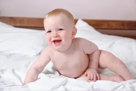 三个反应，暗示宝宝过度喂养，若不及时制止，可能引发脑损伤图片