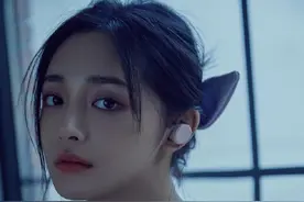 周洁琼 以蓝色为色彩主基调，解锁少女幻想瞬间图片