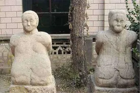 汪精卫儿子2005年回国祭拜，看到父母跪像，含泪说了10个字图片