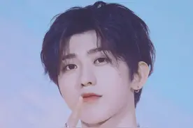 官媒点名批判蔡徐坤娘炮审美畸形，粉丝晒偶像肌肉照鸣不平图片