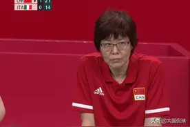 中国女排3:0击败意大利！李盈莹首发大爆发，郎平脸色却挂不住了图片