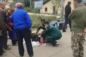生死时速！高安一老人被电动车撞倒后，网格员火速实施急救！图片