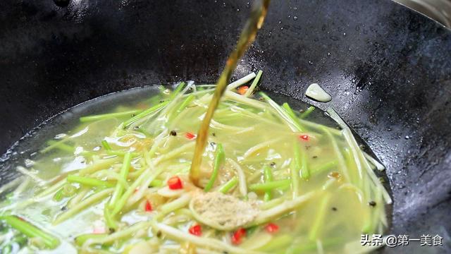 大厨教你水作牛肉丝的家常做法，食材简单，香辣可口，好吃又下饭