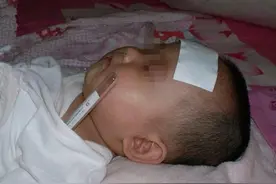 乱摸宝宝可能变傻，父母要注意亲戚“黑手”，谨记“三摸五不摸”图片