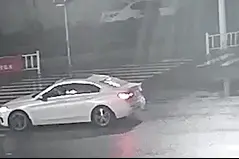 边开车，边呕吐？这位司机大哥，你全被视频监控拍下来了！图片