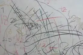 孩子在家乱涂乱画，教你轻松去除，不用一滴水！图片