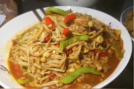 女子吃完金针菇，肠子差点被“堵死”！病因和阑尾炎有关图片