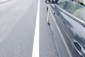 副驾驶不系安全带，开始抓拍图片