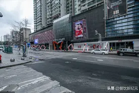 商业怪象：电商发展如火如荼，街边实体店冷冷清清，大量店铺关门图片