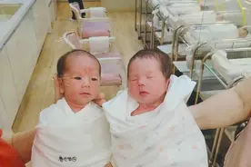 29岁韩女星诞下三胞胎，孩子脸还没巴掌大，出生就被送重症监护室图片
