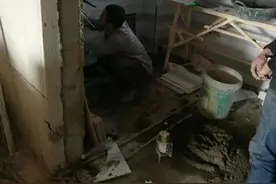 我是一个五十岁的农民工，虽然月入上万，但早餐一般都是两个包子图片