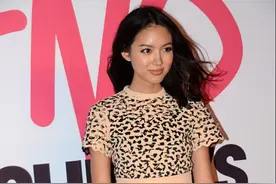 张梓琳身材比普通人好，生了娃也能穿紧身装，曲线和少女时一样图片