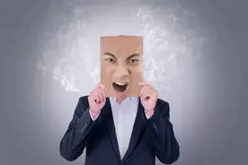 心理学：暴戾的男人，不一定面相凶恶，而是喜欢用这三种语气说话图片